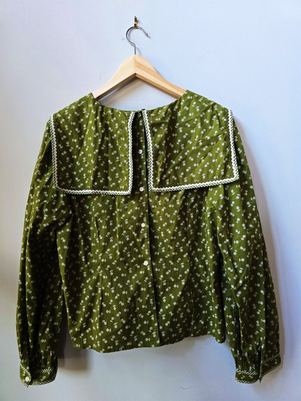 Doen Renoir Blouse Top in Chartreuse Green Cypress Calico Print in a Size XL - Picture 7 of 8